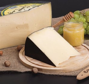 Сыр Гройцер Экстра, 50% жирности. 1697